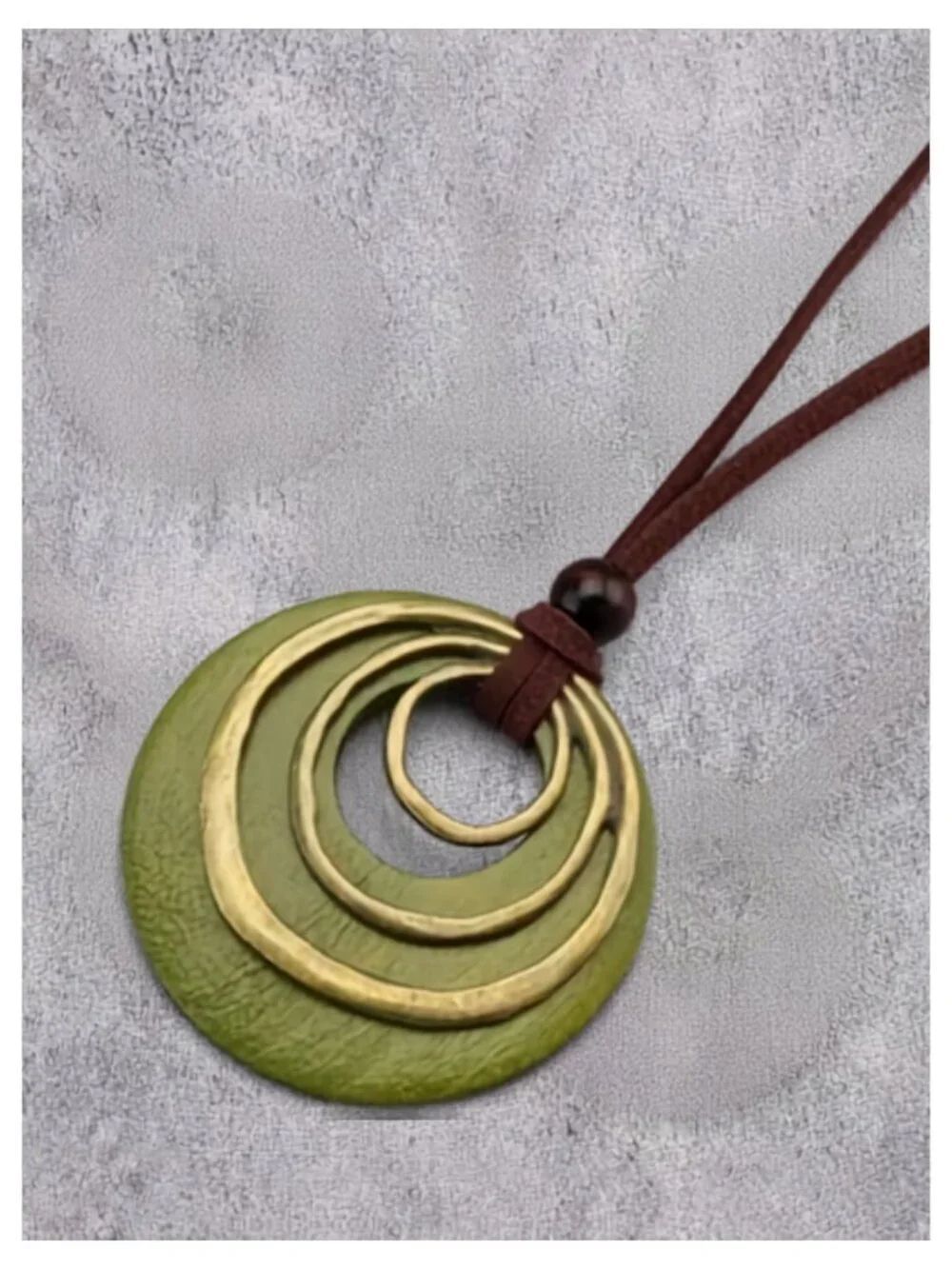 NWT Boho Chic Green Wooden Concentric Ring Pendant Leather Cord Necklace